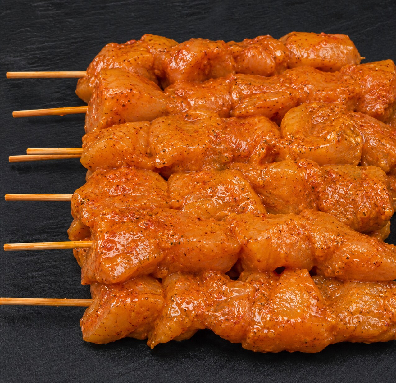 Brochette de poulet marinée
